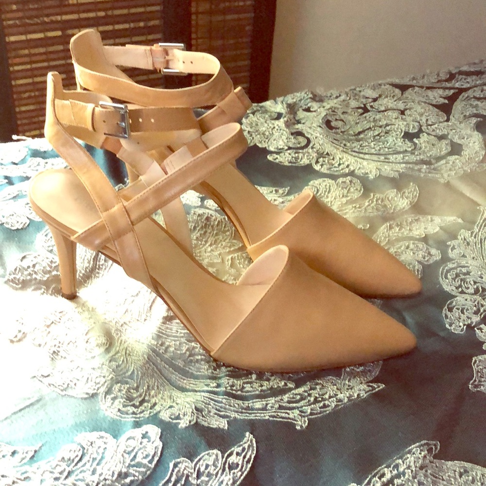 Nine West Strappy pumps!